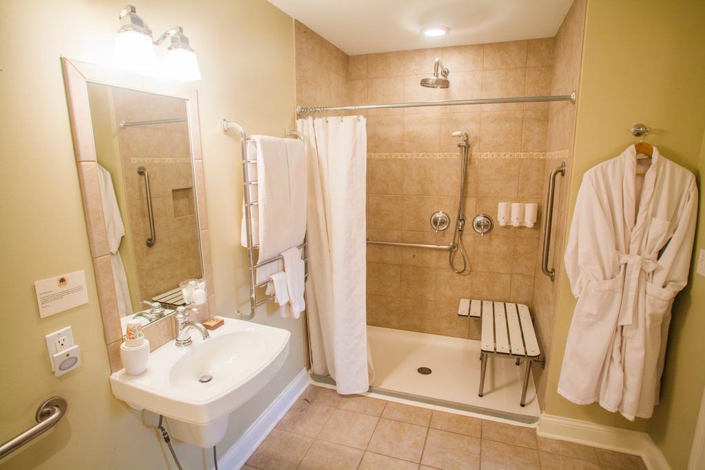 Seven Oaks Bed & Breakfast Lake Geneva Δωμάτιο φωτογραφία