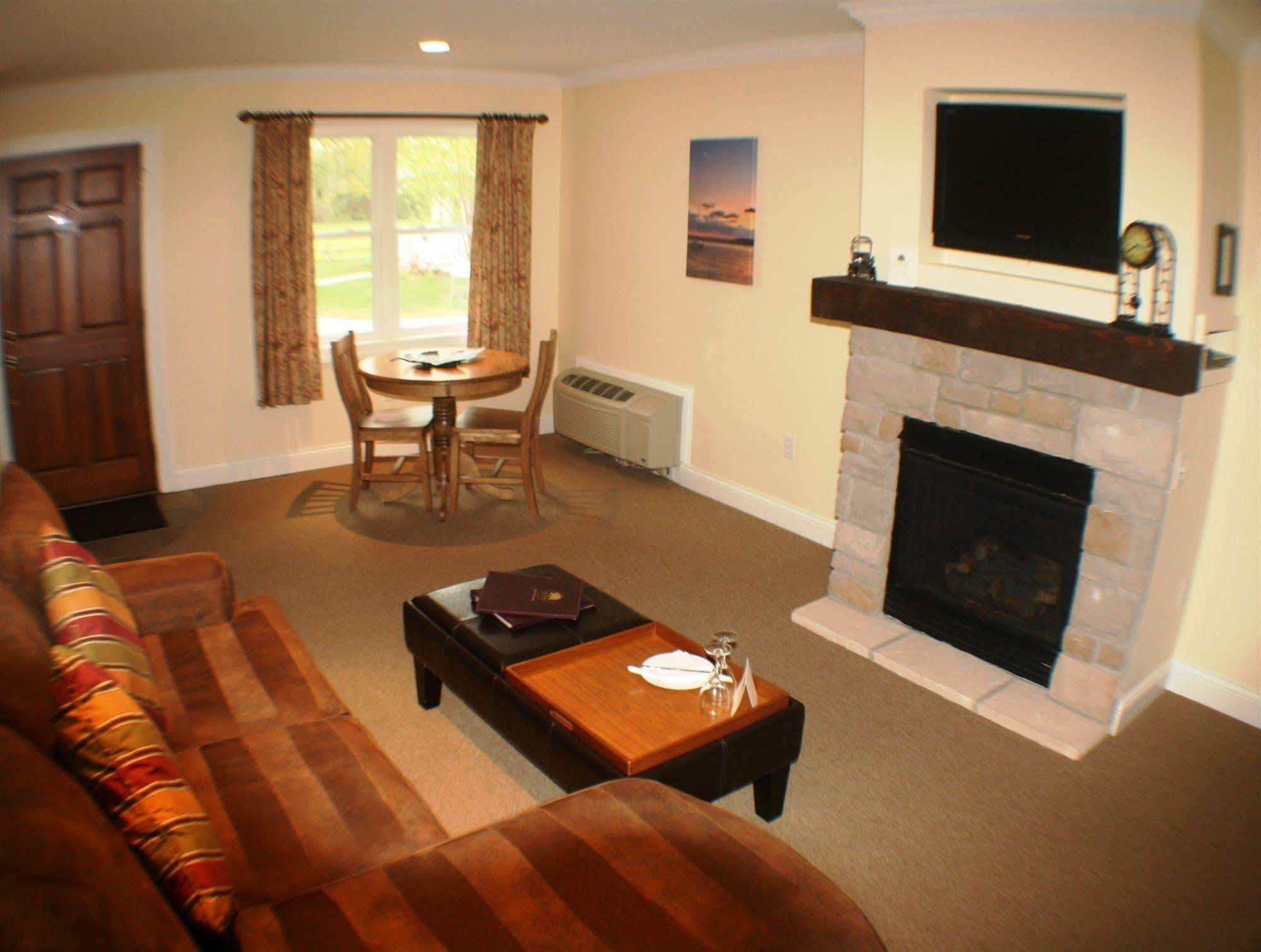 Seven Oaks Bed & Breakfast Lake Geneva Εξωτερικό φωτογραφία